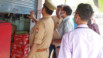 Varanasi Crime: कचहरी बनारस बार परिसर स्थित दुकान में चोरी, मनी ट्रांसफर और करेंसी का होता था काम Varanasi Crime: Theft money transfer and currency used to be done in the shop located in Kachari Banaras bar