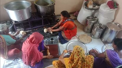 MP News: सीएम बना रहे महिलाओं को सशक्त, महिला एवं बाल विकास विभाग के अधिकारी कर रहे लाड़ली बहनों को बेरोजगार MP News: CM is empowering women, officers of Women and Child Development Department are making dear sisters un
