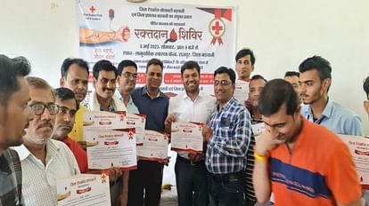 MP News: एक दिन में एकत्रित हुआ 2021 यूनिट ब्लड, बना सर्वाधिक रक्तदान का रिकॉर्ड, सीएम ने की प्रशंसा MP News 2021 units of blood collected in one day record for maximum blood donation in Barwani