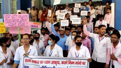 OPD closed in Khagaria Sadar Hospital, students raise slogans against government-hospital administration