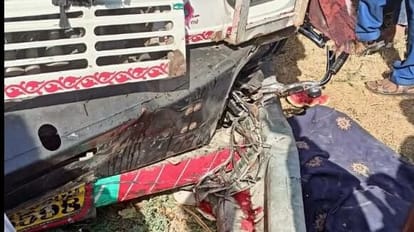 Bihar : मुजफ्फरपुर में भीषण सड़क हादसा, ट्रक ने सड़क किनारे खड़े 6 लोगों को रौंदा, 3 की मौत Bihar: Road accident in Muzaffarpur, truck ran over 6 standing on the roadside, 3 killed, many injured