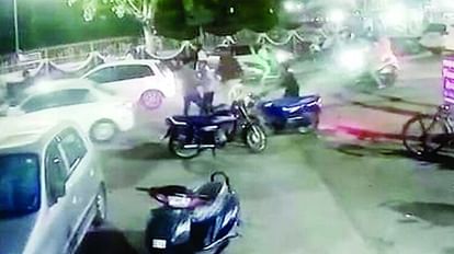 Ujjain Crime: 50 हजार रुपये की उधारी वसूलने के लिए युवक का अपहरण, कार को रुकवाकर धमकाया और साथ ले गए Ujjain Crime Kidnapping of a young man to recover a loan of Rs 50,000