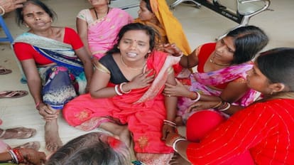 Youth going to distribute wedding card of younger brother died in road accident in Nawada