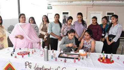 Women were welcomed with drums at polling booth In Jalandhar by election