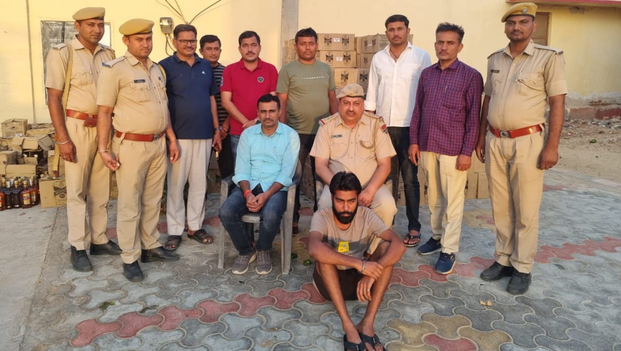 Barmer Police caught 575 cartoon liquor hidden under chilies consignment was going from Punjab to Gujarat