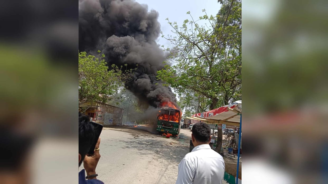 Janrath bus caught fire in Gorakhpur no casualties