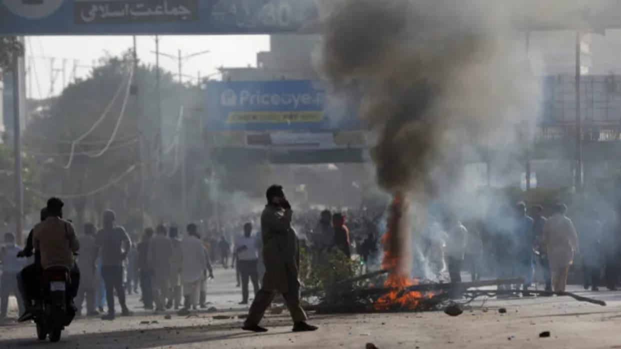 Pakistan: Tension in Punjab after Imran Khan's arrest, army had to be deployed; More than 900 arrested so far