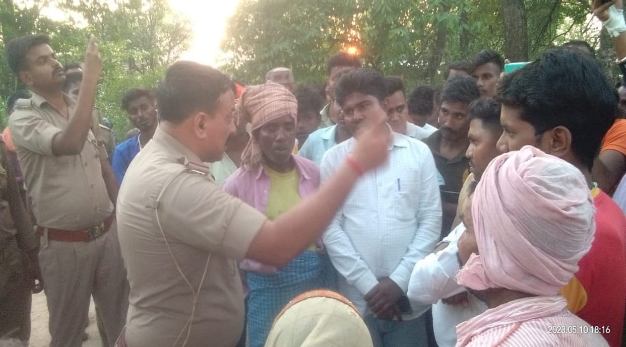 Child dies after hit by tractor trolley in jaunpur family members Road jam