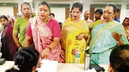 Controversy between eunuchs and transgenders, warning to collector