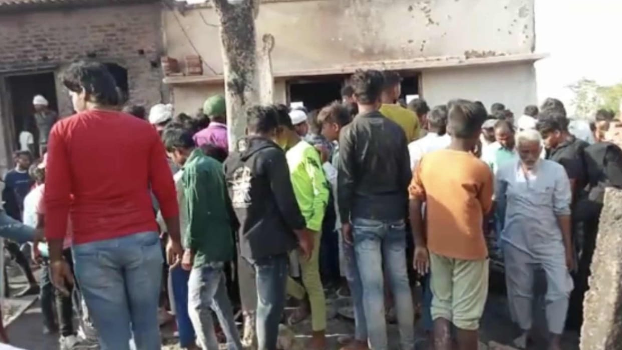 Many killed in massive fire in kushinagar