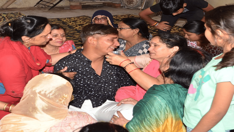 woman died during a road accident in Sambhal
