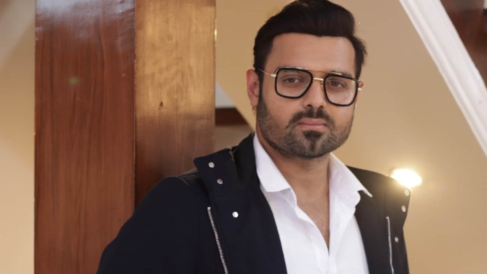 Mimoh Chakraborty reveals his dad Mithun Chakraborty broke down after his first debut flopped film