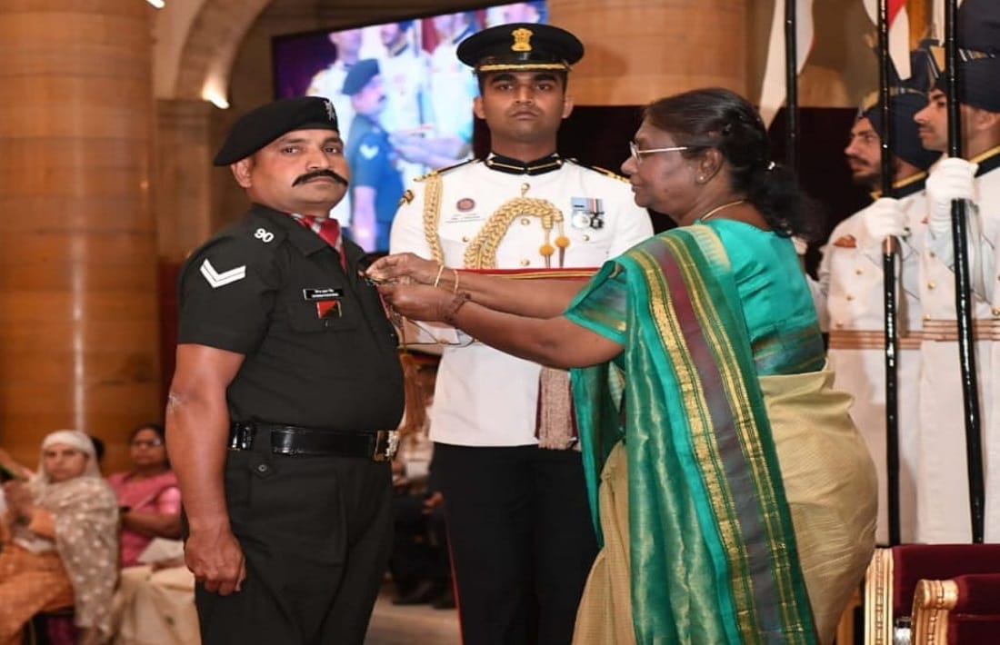 Lance Naik Devendra Pratap Singh honored with Kirti Chakra who  killed two terrorists in Pulwama