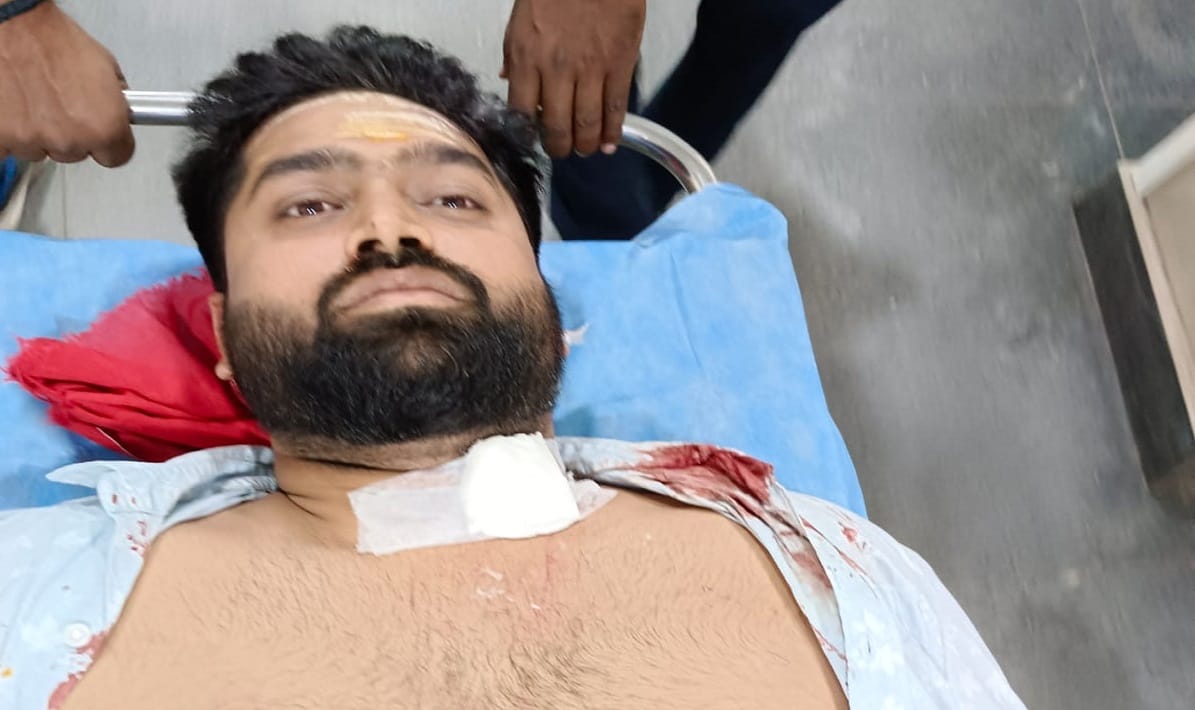 Youth attacked with knife in BHU campus who came to visit Vishwanath temple with wife