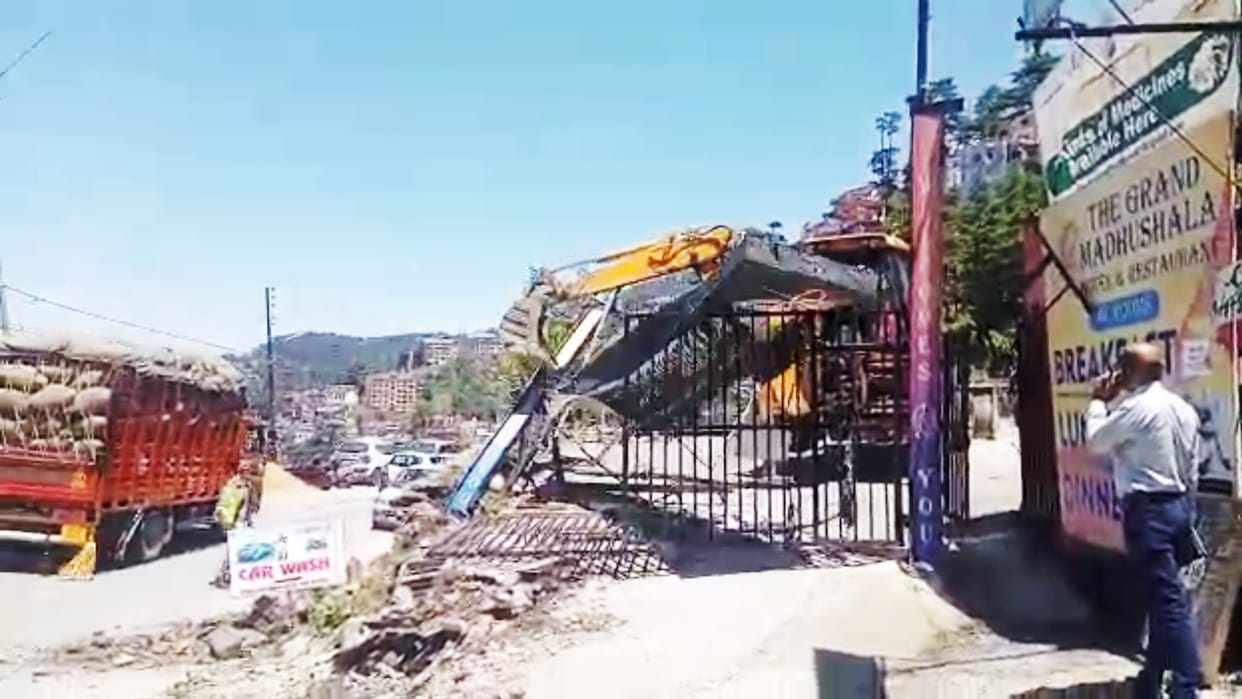 NHAI demolition drive removes encroachments in Panthaghati Shimla