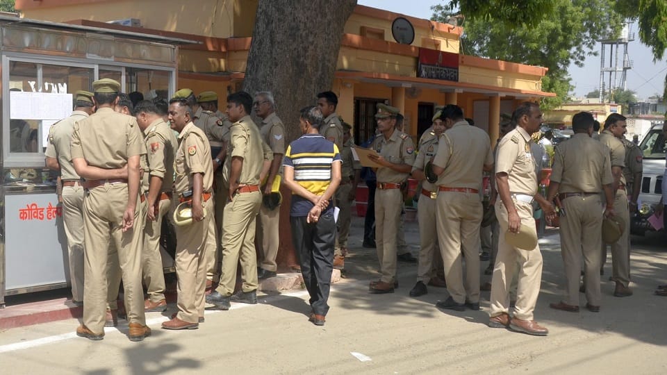 Polling parties leave for polling stations in Bareilly Pilibhit Budaun and Shahjahanpur