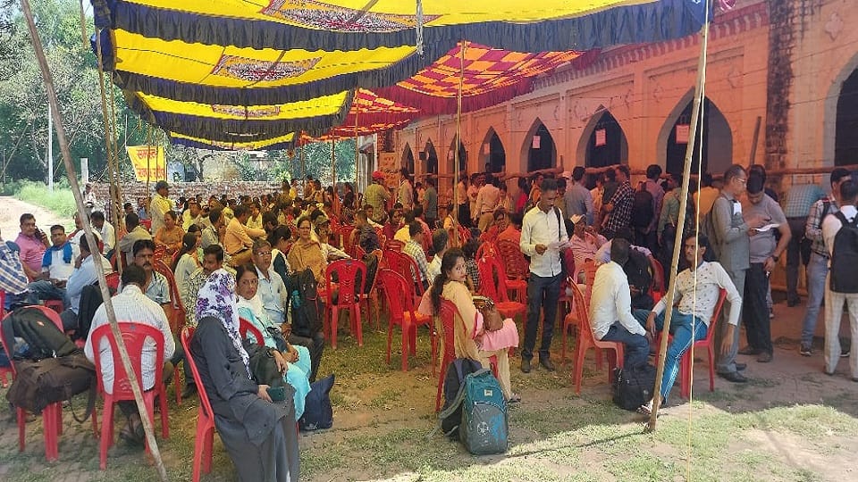 Polling parties leave for polling stations in Bareilly Pilibhit Budaun and Shahjahanpur