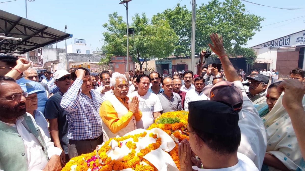 Senior state activist Sushila Baluni last rites in Haridwar huge gathering of people Uttarakhand news in hindi