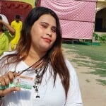 मतदान करने पहुंची युवती