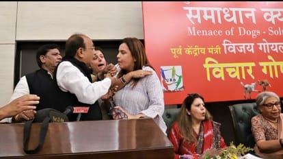 Delhi: Furore in the ongoing meeting to solve the problem of stray dogs