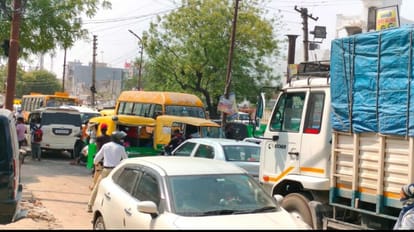 Traffic started after overcoming fire in Janrath bus coming from Varanasi