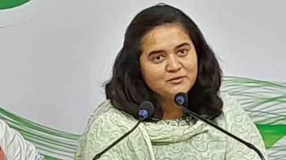 MP NEWS: मेघा परमार को 'बेटी बचाओ-बेटी पढ़ाओ' के ब्रांड एंबेसडर पद से हटाया, बोलीं- 'मैं राष्ट्रद्रोही हो गई' MP NEWS: Mountaineer Megha Parmar removed as brand ambassador of 'Beti Bachao-Beti Padhao' after joining Congr