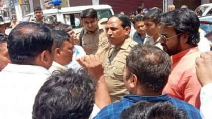 Inspector threatened to break voter hand if cross the barrier in Pilibhit
