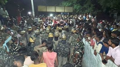 UP Nikay Chunav: बदायूं के उसहैत में भाजपा समर्थकों का हंगामा, मतदान स्थल से नहीं उठने दीं मतपेटियां BJP supporters ballot boxes were not allowed to be lifted after voting in Badaun