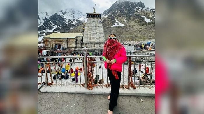 Actress Sara Ali Khan Visit Tungnath and Kedarnath Snow Covered View Photos Uttarakhand news
