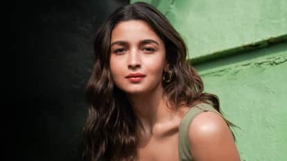 Alia Bhatt grandfather Narendra razdan admitted in hospital in critical condition actress cancels foreign trip