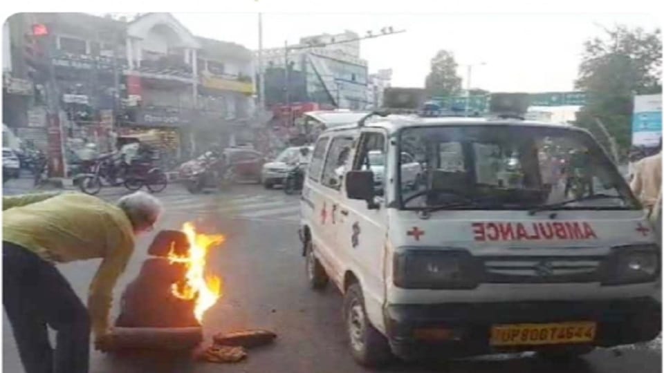 Ambulance carrying patient caught fire in agra