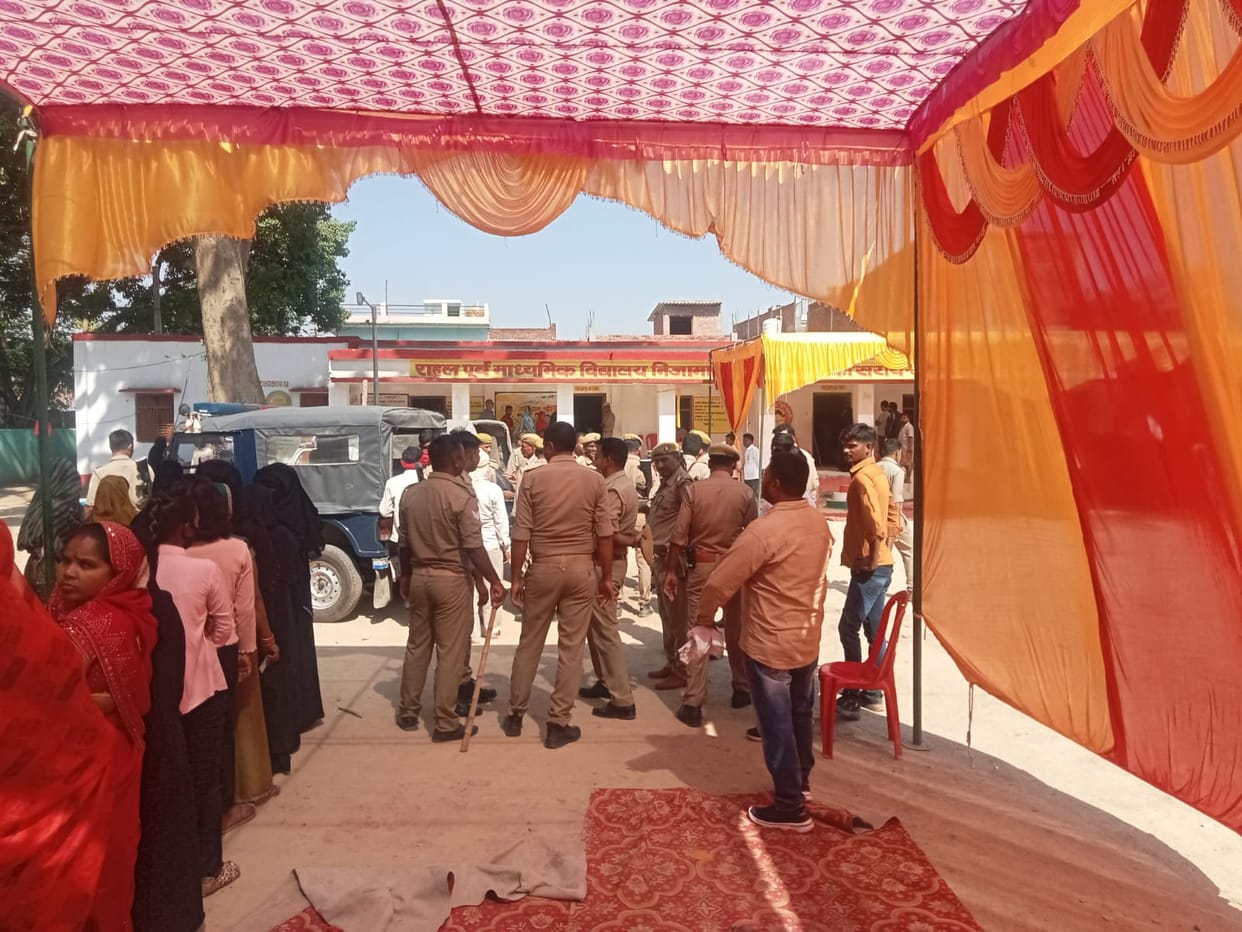 UP Nikay Chunav 2023 BJP and samajwadi party workers clashed in Maharajganj Azamgarh,