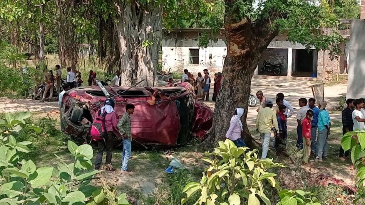 Four dead and many injured in an accident in Jarwal road thana kshetra in Bahraich.