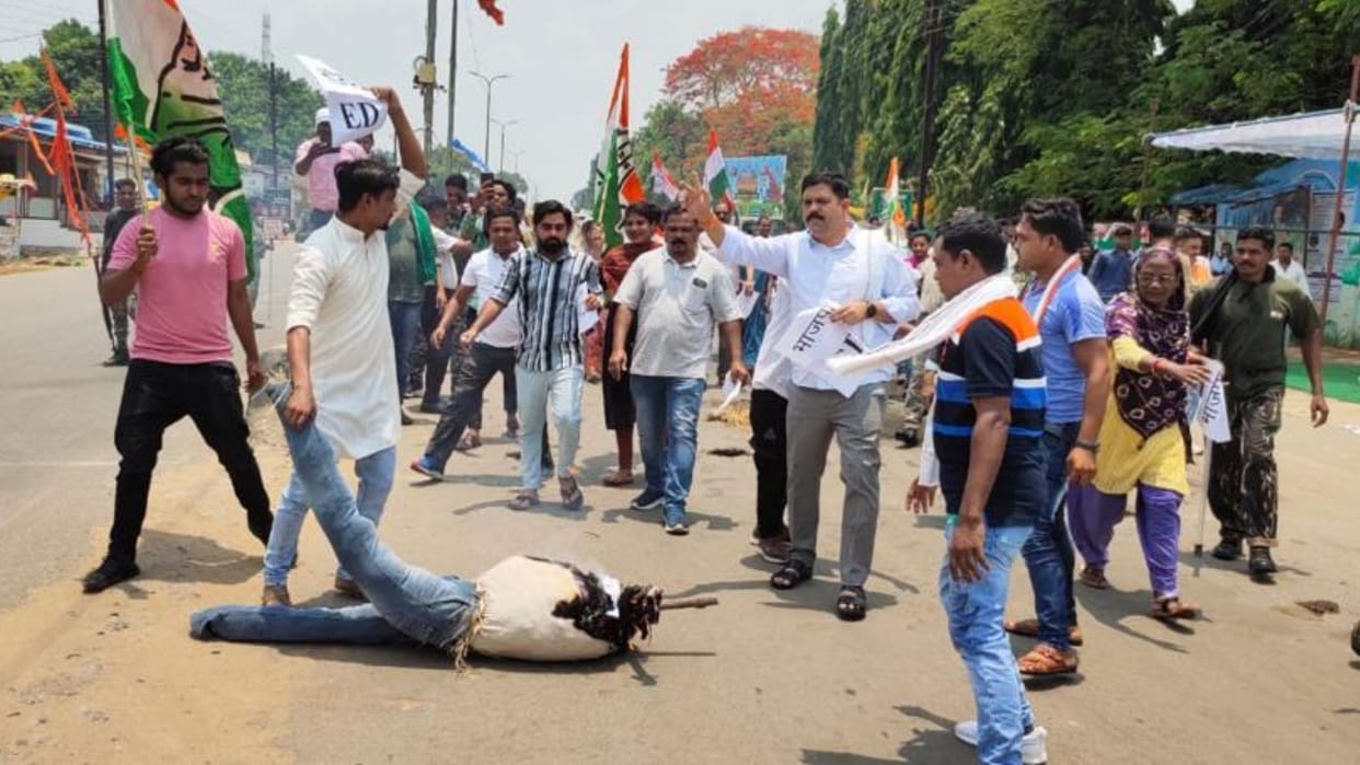 Chhattisgarh Congress burnt effigy of ED in Bijapur