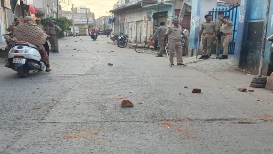 seven people were injured when sticks and sticks were used for fake voting In Etah