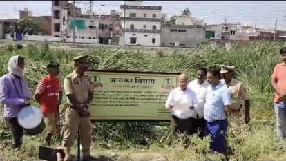 Police raids in ghazipur for search of father and son close to mafia Mukhtar Ansari