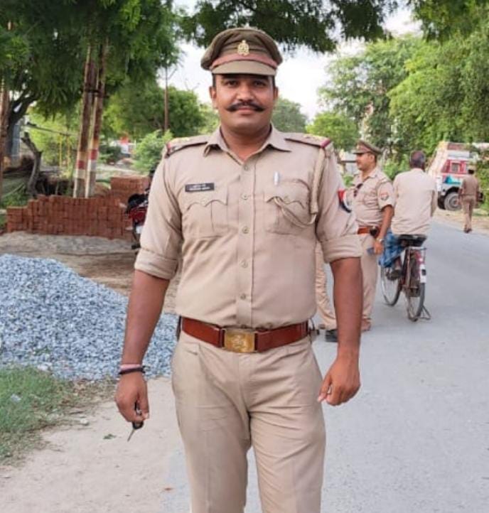 Varanasi: Inspector of Jansa police station caught red-handed taking bribe of one lakh rupees, case is pending