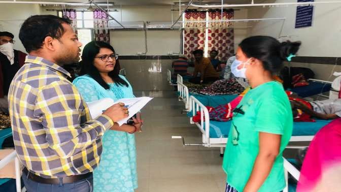 Collector Priyanka Rishi Mahobia made surprise inspection hospital and issued notice to 12 employees for negli
