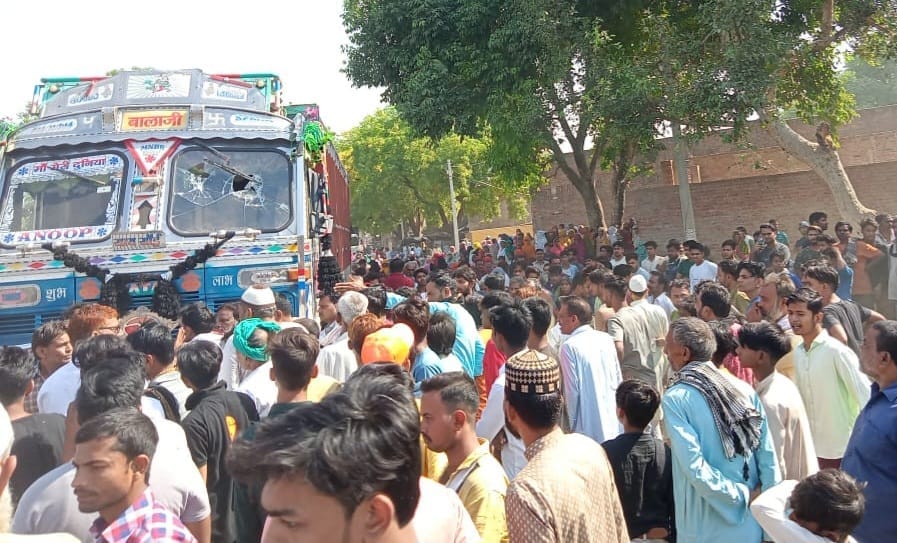 Fatehpur Accident, High speed truck crushed student, returning home from coaching, uproar by angry villagers