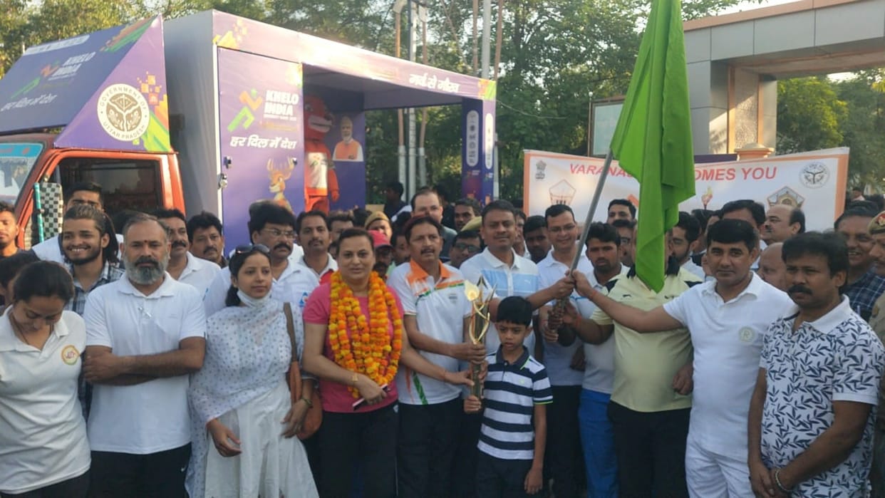 Khelo India: DM S Rajalingam leaves the torch of Khelo India University game, will go to Jaunpur from here