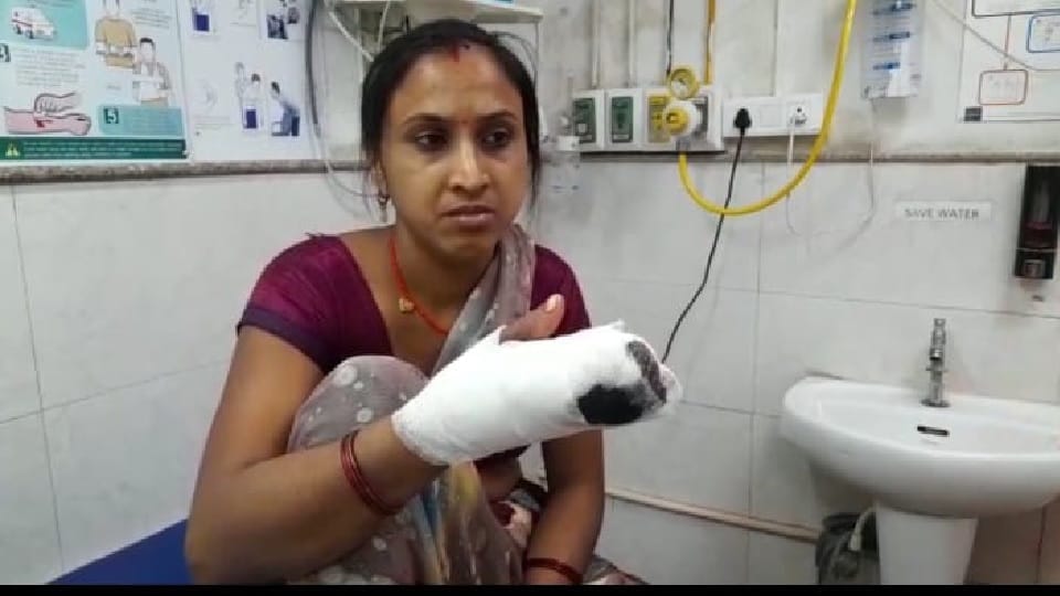 drunkards attacked woman with sword and chopped off four fingers In Panipat