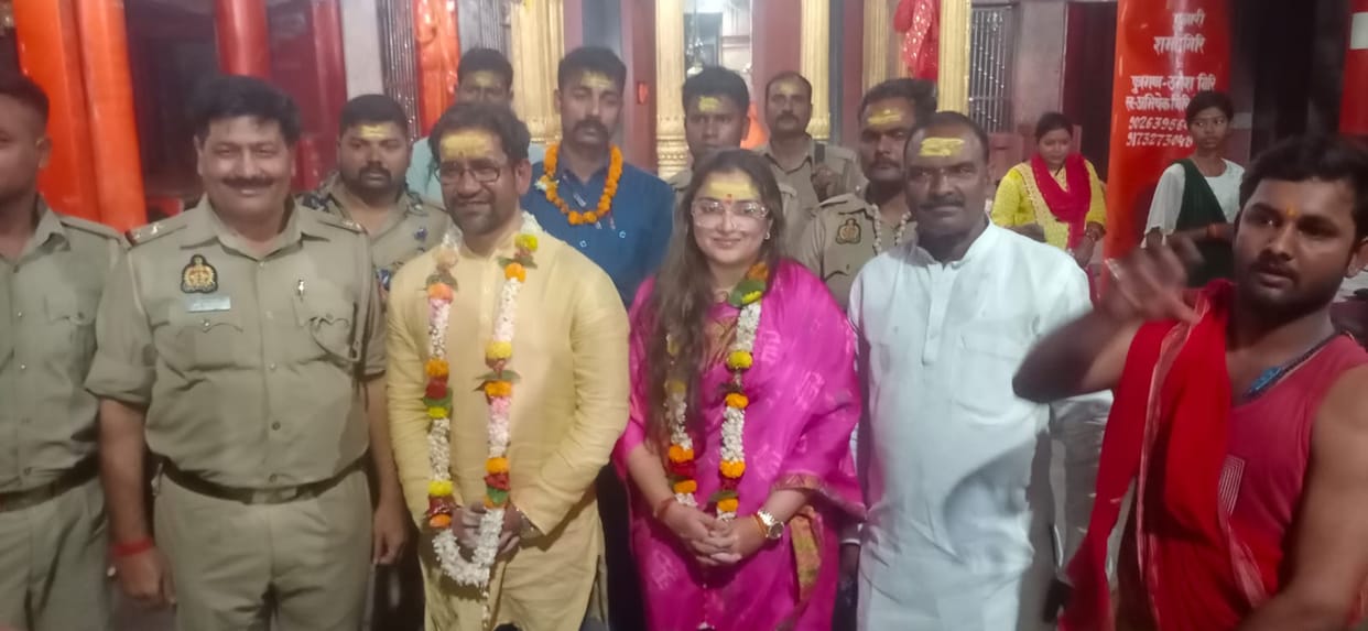 Varanasi: MP Dinesh Lal Yadav worshiped at Markandeya Mahadev Temple, actress Amrapali Dub was also present