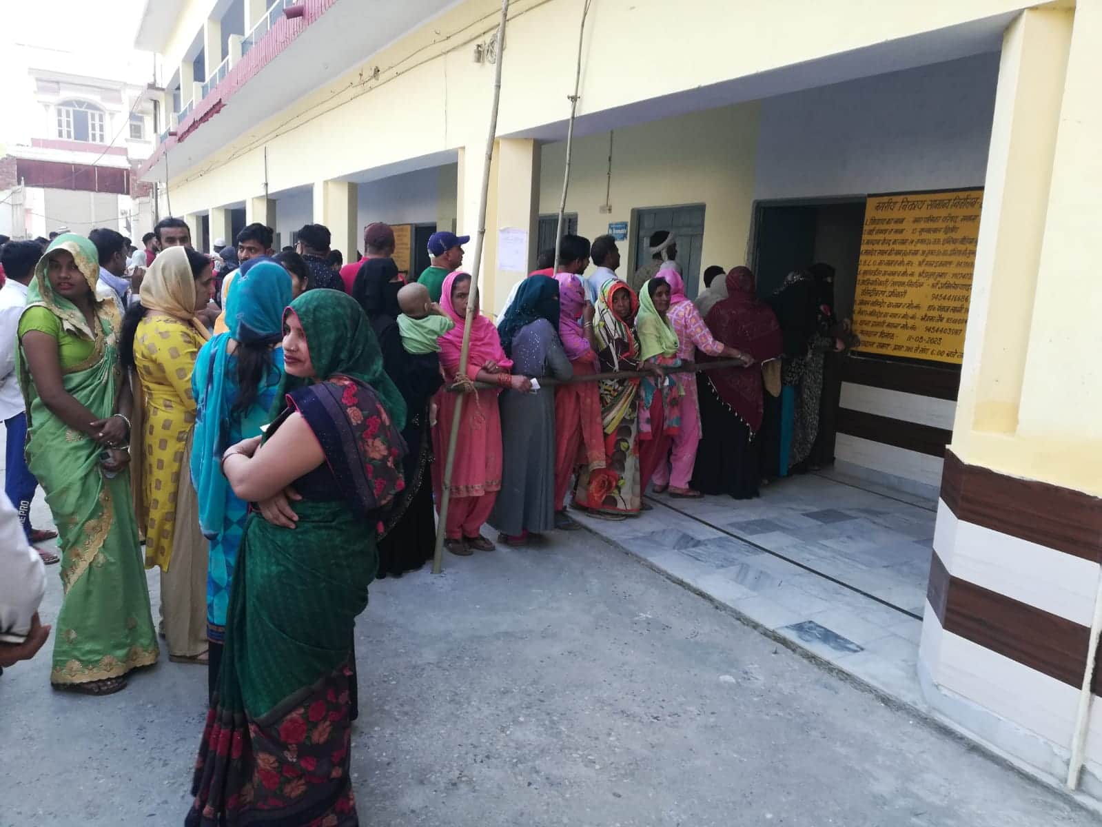 Meerut Nikay Chunav 2023: ninty-year-old Jamila casts her vote by reaching on a cot