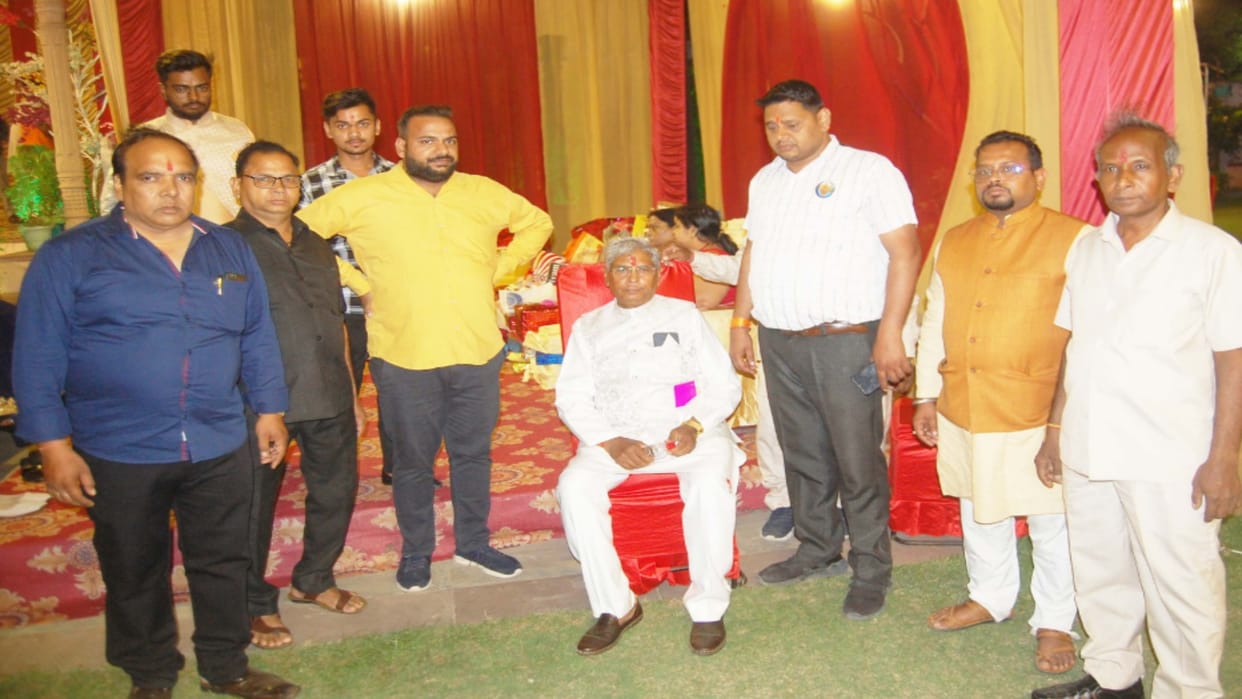 UP: A bag full of money was stolen at the wedding ceremony of an RSS functionary in Meerut
