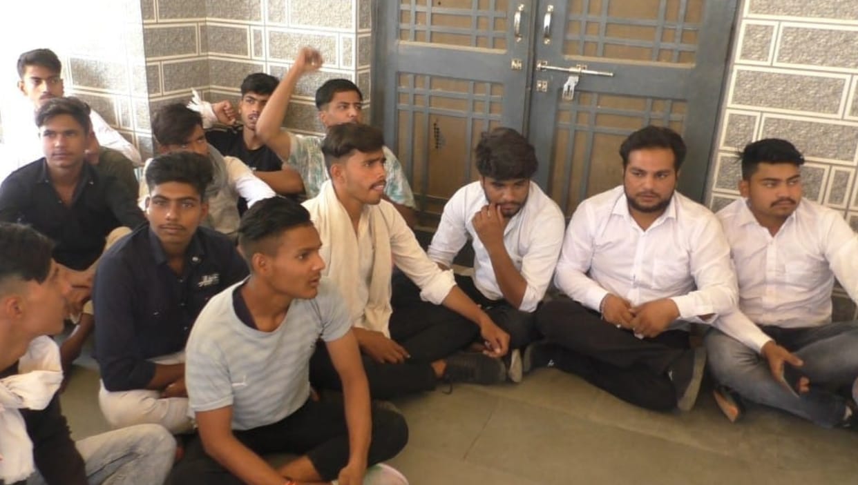 Students sitting on hunger strike in Maharani Jaya College Bharatpur know the reasons of protest