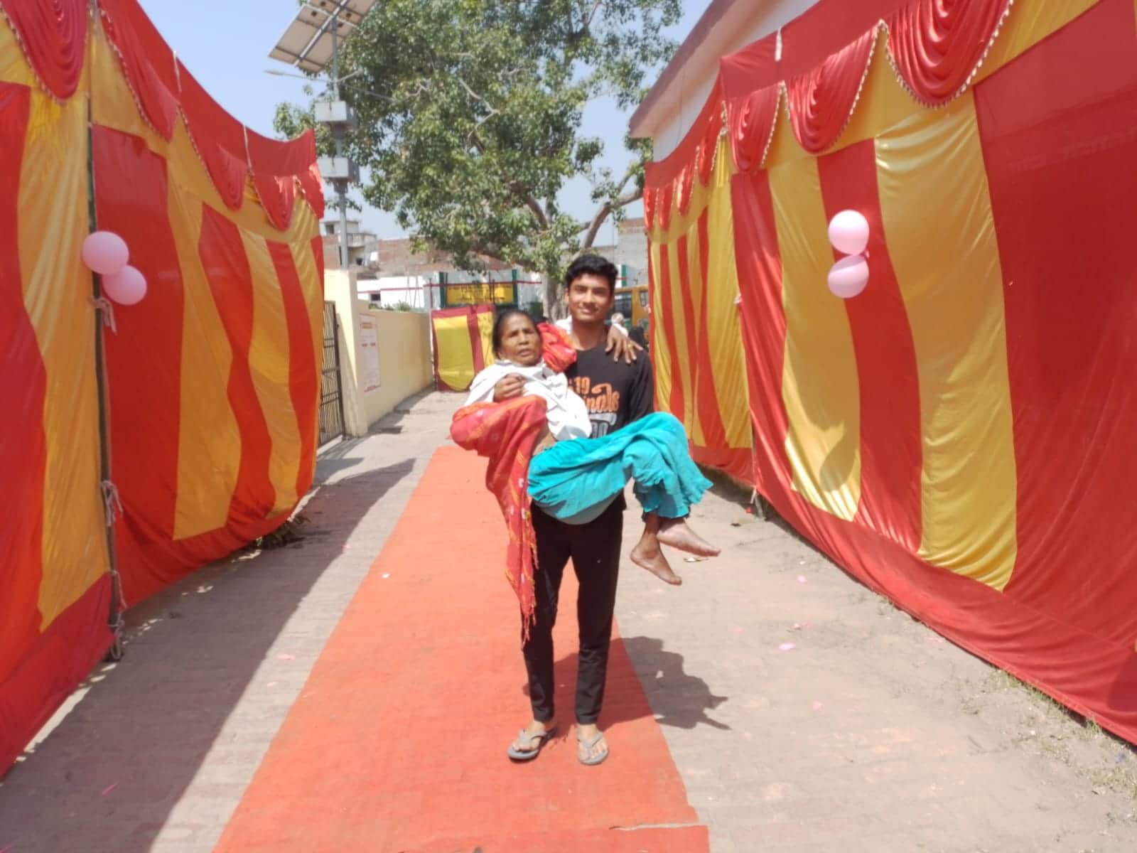 Meerut Nikay Chunav 2023: ninty-year-old Jamila casts her vote by reaching on a cot