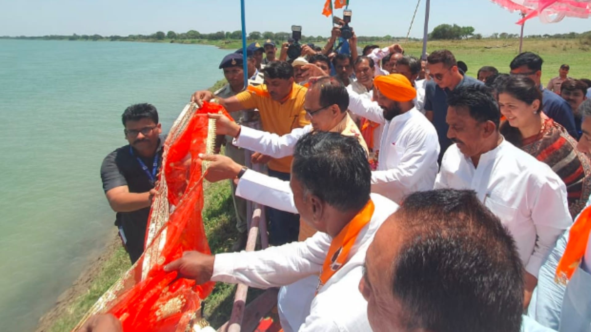 CM Shivraj performed Bhumi Pujan of Gandhi Sagar Reservoir project in Mandsaur district