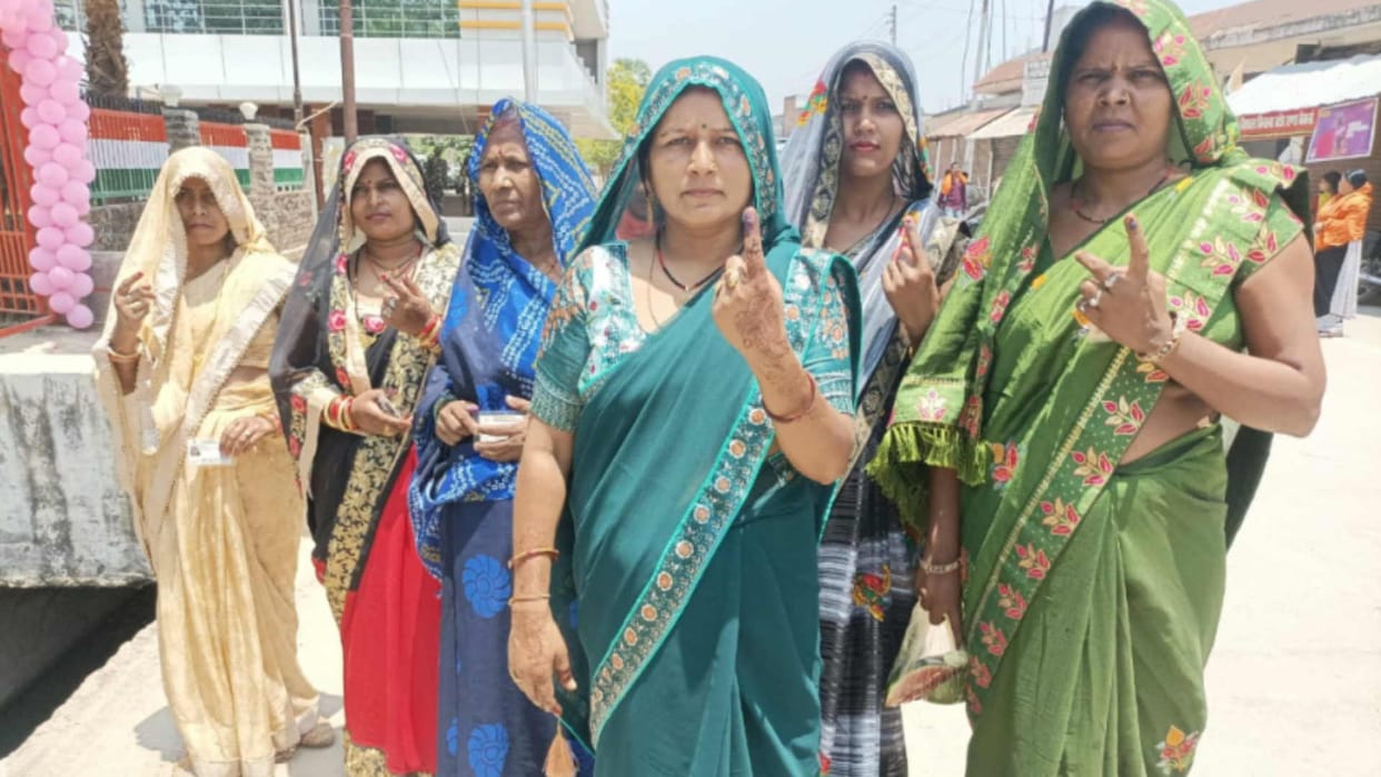 Voters got excited after listening to song inspired by voting of women in Sant Kabir Nagar