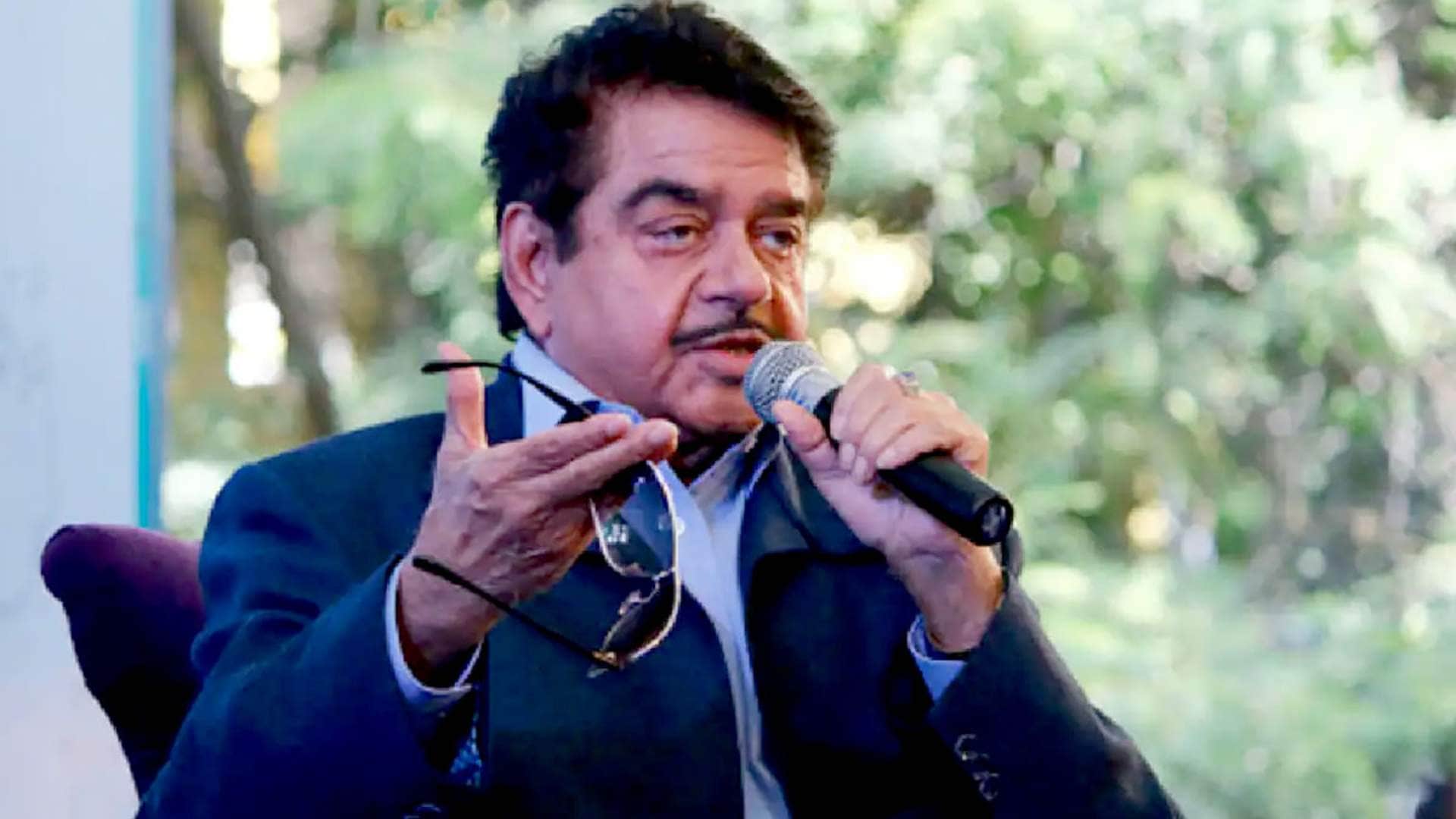 Shatrughan Sinha Dharmendra starrer film Dost complete 50 Years know how Shotgun shook the stardom of stars