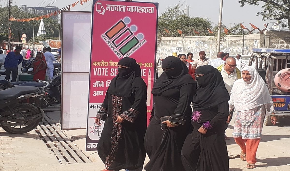 The speed of voting increased gradually in Muslim areas